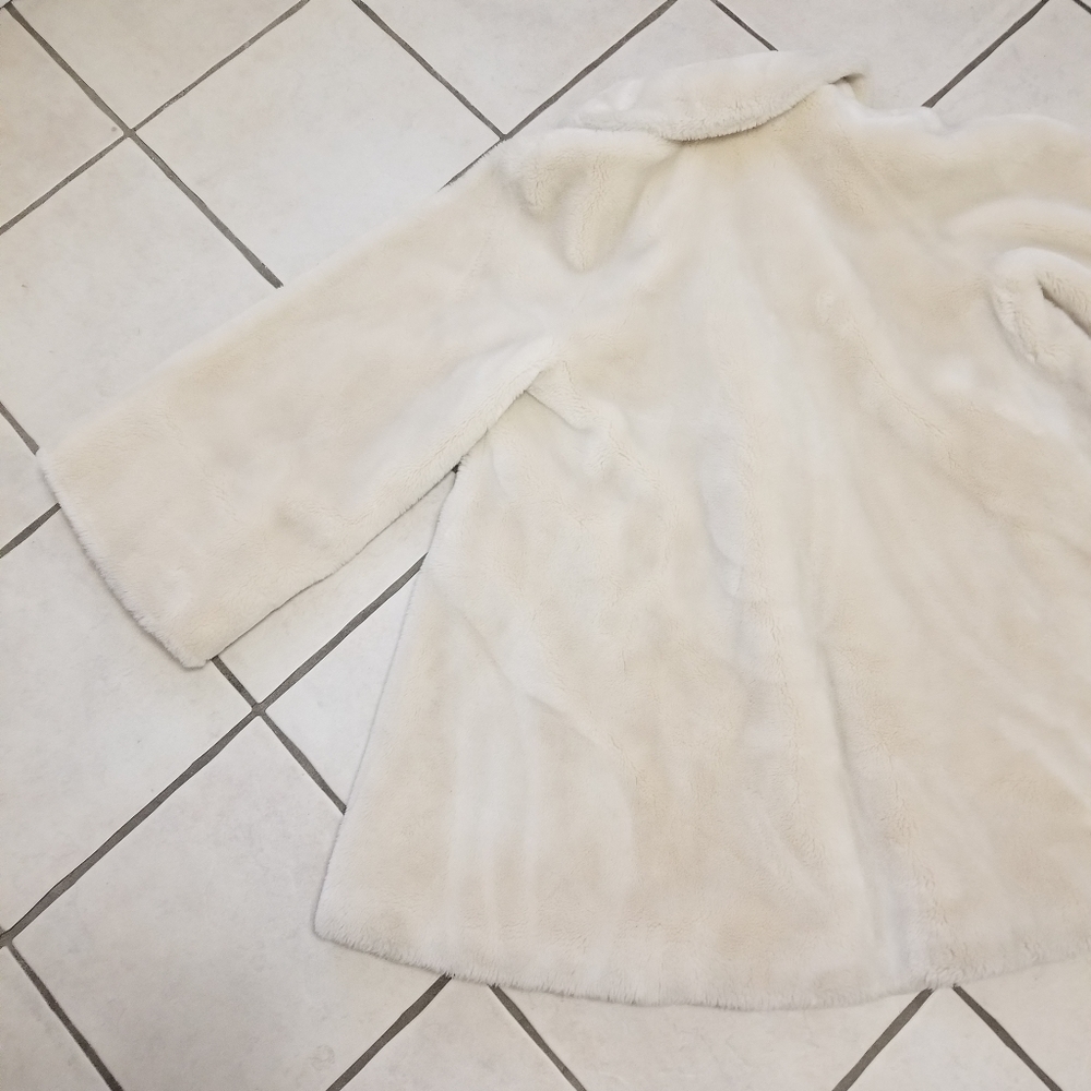 🔴LOWEST!🍁Vintage Milano M, Luxurious Faux Fur Oversized Coat! - Picture 9 of 16